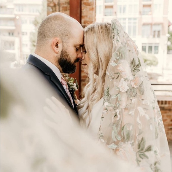 Embroidered Veil - Pink Rose on White Tulle - 118inches - Picture 12 of 12